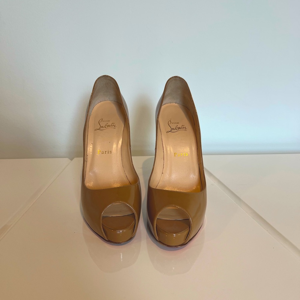 LOUBOUTIN TAN HEELS